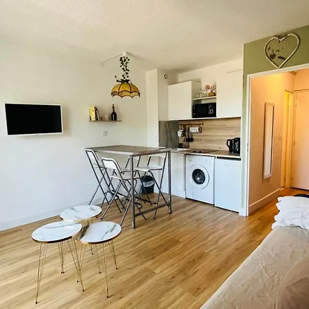 Apartment Port
